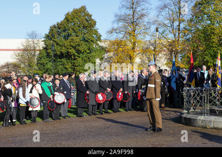 Commémorations du jour à Shrewsbury en ce beau dimanche matin de novembre. Garde d'honneur vue ici. Banque D'Images