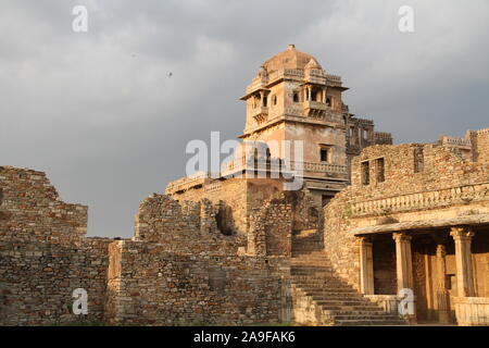 Le Fort de Chittor ou Chittorgarh est l'un des plus grands forts en Inde.C'est un site du patrimoine mondial de l'Unesco.Le fort a été la capitale de Mewar. Banque D'Images