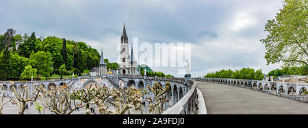 Basilique Notre Dame de Lourdes Banque D'Images