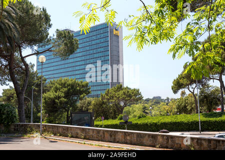 L'italien ENI essence et du bâtiment du siège de l'entreprise multinationale dans le quartier des affaires EUR de Rome Banque D'Images