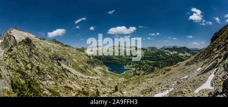 Lac d'Aubert et Lac d'aumar, dans le massif du Réserve Naturelle du Néouvielle dans le Parc National des Pyrénées Banque D'Images