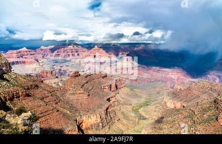 Vue sur le Grand Canyon de la rive sud Banque D'Images