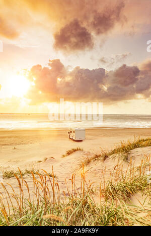 Mobile home sur la plage dans la région de Montafon, Danemark Banque D'Images