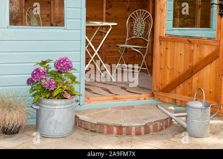 Un jardin maison d'été Banque D'Images