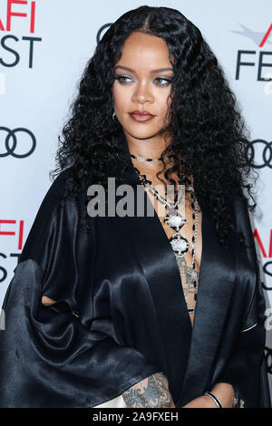 Hollywood, États-Unis. 14Th Nov, 2019. HOLLYWOOD, LOS ANGELES, CALIFORNIE, USA - Le 14 novembre : La chanteuse Rihanna portant un manteau de soirée John Galliano de William Vintage avec un collier et des bracelets par David Webb arrive à l'AFI FEST 2019 - Opening Night Gala - Première mondiale de Universal Pictures' 'Reine' Slim et tenue à l'IMAX Théâtre chinois de Grauman le 14 novembre 2019 à Hollywood, Los Angeles, Californie, États-Unis. (Photo par Xavier Collin/Image Crédit : Agence de Presse) L'agence de presse Image/Alamy Live News Banque D'Images