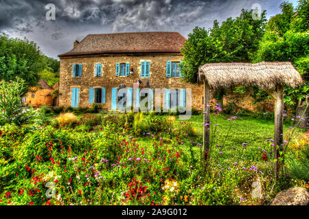 Village de Limeuil, France. Vue artistique de Limeuil's mairie et bureau de poste. Banque D'Images