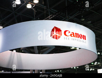 NEW YORK - 24 octobre 2019 : Vue de l'appareil photo Canon affichage à la PhotoPlus Expo 2019 à New York, Banque D'Images