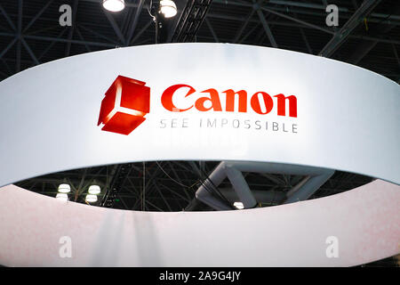 NEW YORK - 24 octobre 2019 : Vue de l'appareil photo Canon affichage à la PhotoPlus Expo 2019 à New York, Banque D'Images