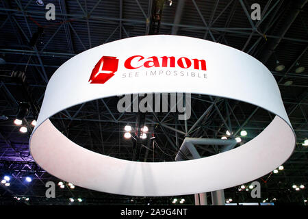 NEW YORK - 24 octobre 2019 : Vue de l'appareil photo Canon affichage à la PhotoPlus Expo 2019 à New York, Banque D'Images