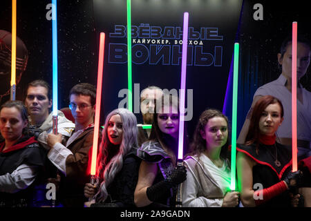 Moscou, Russie. 4 octobre 2019 les fans de Star Wars au Comic-con Russia 2019 et les expositions de jeux informatiques et vidéo d'Igromir 2019 au Centre d'exposition international Crocus Expo dans la région de Moscou, en Russie Banque D'Images