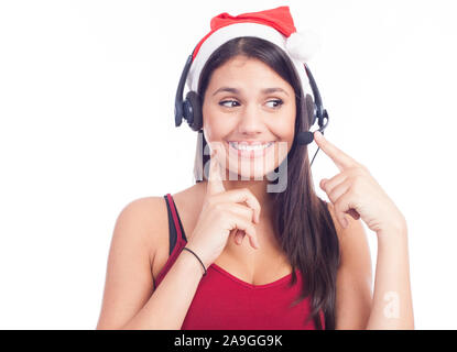 Casque femme de Noël centre d'appels de télémarketing porter du rouge santa hat smiling parlant isolé sur fond blanc. Banque D'Images