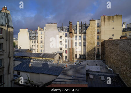 Paris, Feuermauern umgeben einen Innenhof Banque D'Images