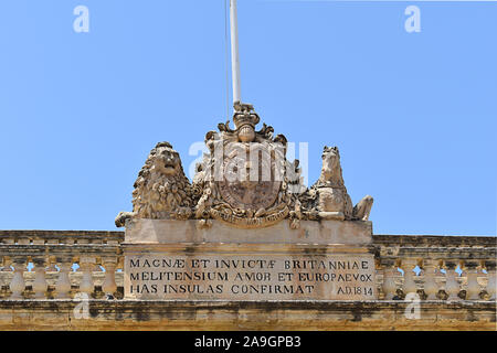 Détail de la pierre au-dessus de entrée de la protection principale, St George's Square, La Valette, Malte Banque D'Images