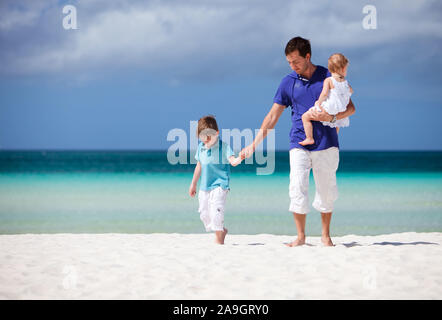 Boracay, Phillippinen, Insel, Familie am Strand, Banque D'Images