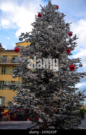 Arbre de Noël dans la vieille ville de Nice, Côte d'Azur Banque D'Images