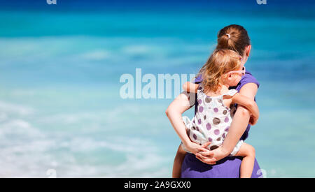 Familie am Strand, Seychellen Indischer Ozean, Banque D'Images