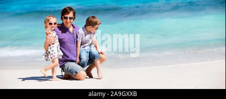 Familie am Strand, Seychellen Indischer Ozean, Banque D'Images