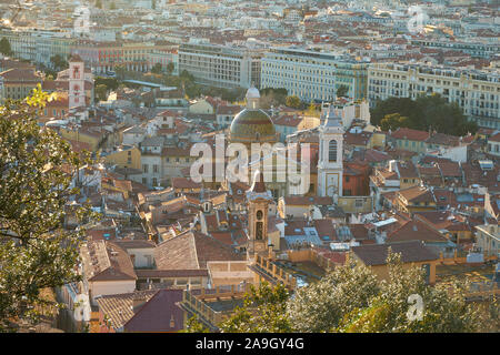 Nice, France - le 04 avril 2019 : soirée vue aérienne de Nice, du point de vue sur la colline du Château au coucher du soleil Banque D'Images