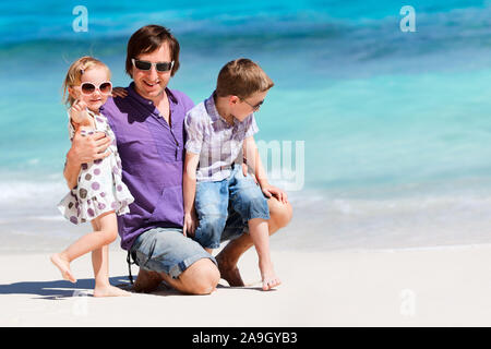 Familie am Strand, Seychellen Indischer Ozean, Banque D'Images