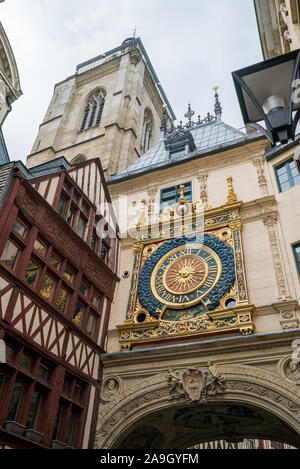 Rouen, Seine-Maritime / France - 12 août 2019 : le célèbre Gros horloge ou Grande Horloge Horloge astronomique à Rouen en Normandie Banque D'Images