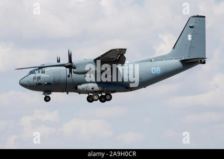 FAIRFORD / Royaume-uni - Juillet 12, 2018 : l'Armée de l'air lituanienne Leonardo C-27J Spartan 08 Avion de transport arrivée et d'atterrissage pour RIAT Royal Internati Banque D'Images