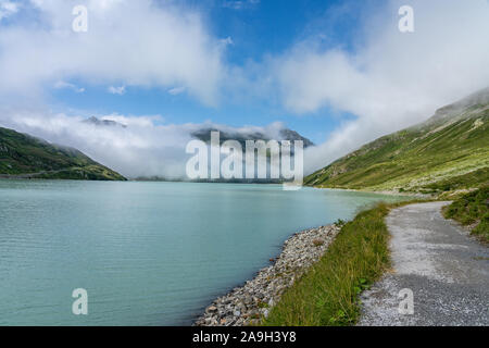 Randonnée au bieler hoehe, silvretta Lake sur la haute route alpine de la région de montafon alpes autrichiennes, Autriche Banque D'Images