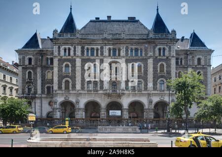 Budapest, Andrassy ut, Wohnhaus des Eisenbahn-Pensionsfonds, Ödön Lechner Banque D'Images