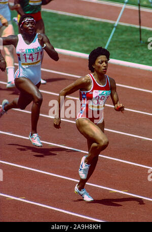 Florence Griffith Joyner (USA) à la compétition de l'été 1984 Jeux Olympoic. Banque D'Images