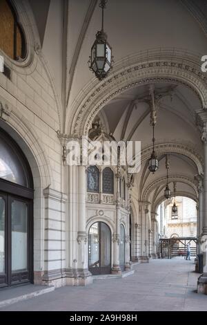 Budapest, Andrassy ut, Wohnhaus des Eisenbahn-Pensionsfonds, Ödön Lechner Banque D'Images