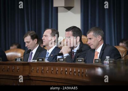 Novembre 15, 2019, Washington, District of Columbia, United States : DANIEL GOLDMAN, avocat et directeur des enquêtes avec le Comité sur le renseignement de la Chambre, Président du Comité du Renseignement de la Chambre, Adam Schiff, (D-CA), Rang Devin Nunes R-CA), Steve Castor, L'avocat de la minorité, la présidence de la chambre d'audience du Comité sur le renseignement, Marie Yovanovitch , ancien ambassadeur des Etats-Unis à l'Ukraine, le 15 novembre 2019 (Crédit Image : © Christian Douglas/Zuma sur le fil) Banque D'Images