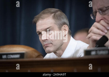 Novembre 15, 2019, Washington, District of Columbia, United States : Représentant Jim Jordan (R-OH) à la chambre d'audience du renseignement le témoignage public de Marie Yovanovitch, ancien ambassadeur des Etats-Unis à l'Ukraine sur le deuxième jour de procédure de destitution. Le 15 novembre 2019 (Crédit Image : © Christian Douglas/Zuma sur le fil) Banque D'Images