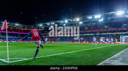 Oslo, Norvège. 15 Nov 2019. 15 novembre 2019 Selnaes Ole de manœuvres de la Norvège la balle dans le fort au cours de l'UEFA Euro 2020 tour de qualification groupe F etats unis contre les îles Féroé à l'Ullevaal Stadion d'Oslo, Norway Nigel Waldron/Alamy Live News Banque D'Images