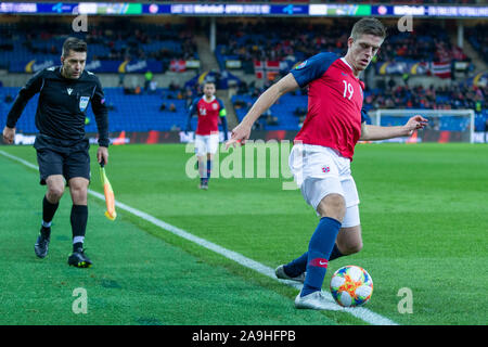 Oslo, Norvège. 15 Nov 2019. Markus Henriksen, de Norvège. 15 Nov, 2019 manoeuvres. la balle dans le fort au cours de l'UEFA Euro 2020 tour de qualification groupe F etats unis contre les îles Féroé à l'Ullevaal Stadion d'Oslo, Norway : Nigel Waldron/Alamy Live News Banque D'Images