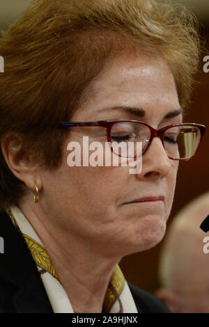 Washington DC, USA. 15 Nov, 2019. 11/15/19-- Washington DC Capitol Hill. Ancien ambassadeur de l'Ukraine Marie Yovanovitch témoigne devant le Comité sur le renseignement de la chambre au deuxième jour de la destitution des audiences pour le Président Donald Trump. Credit : Christy Bowe/ZUMA/Alamy Fil Live News Banque D'Images