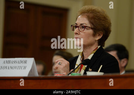 Washington DC, USA. 15 Nov, 2019. 11/15/19-- Washington DC Capitol Hill. Ancien ambassadeur de l'Ukraine Marie Yovanovitch témoigne devant le Comité sur le renseignement de la chambre au deuxième jour de la destitution des audiences pour le Président Donald Trump. Credit : Christy Bowe/ZUMA/Alamy Fil Live News Banque D'Images