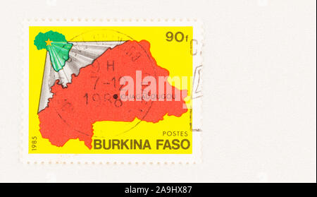 SEATTLE WASHINGTON - Le 5 octobre 2019 : timbre-poste de carte de l'Afrique et le Burkina Faso, avec l'exemplaire de l'espace. Banque D'Images