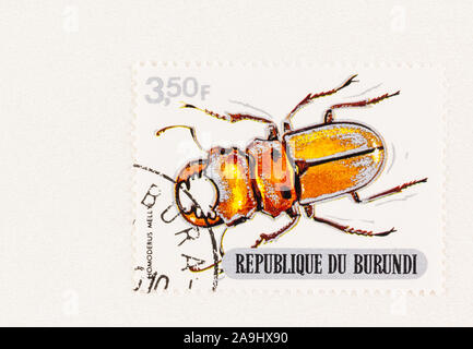 SEATTLE WASHINGTON - Le 5 octobre 2019 : Homme Homoderus mellyi stag beetle, une République du Burundi, le timbre-poste, avec copie espace. Scott #  311, Banque D'Images