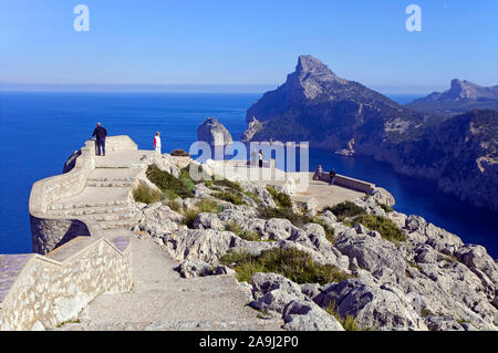 Point de vue Mirador de Mal Pas à la route jusqu'au cap Formentor, Majorque, îles Baléares, Espagne Banque D'Images