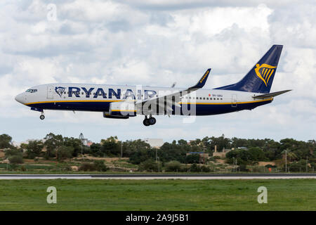 Malte (Air) Ryanair Boeing 737-8AS (Reg : 9H-QBU), l'un des 737 Ryanair enregistrée à Malte faisant partie de l'air de Malte. Banque D'Images