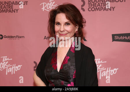 Partie d'ouverture de la Rose Tattoo tenu au Hard Rock Cafe. Avec : Carolyn Mignini, actrice de la Deuce Où : New York, New York, United States Quand : 16 Oct 2019 Crédit : Joseph Marzullo/WENN.com Banque D'Images