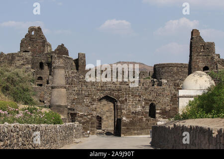 Vue intérieure de porte d'entrée du fort Devgiri ou Fort Daulatabad, Daulatabad, Aurangabad, Maharashtra Banque D'Images