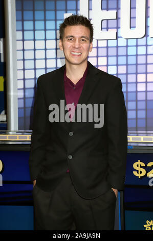 Troisième plus grand large Jeopardy ! L'investiture de tous les temps JAMES HOLZHAUER célèbre le lancement de l'IGT Jeopardy ! IGT Slots stand G2E Global Gaming Expo 2019 Sands Convention Center Las Vegas, NV le 15 octobre, 2019 Avec : James Holzhauer Où : Las Vegas, Nevada, United States Quand : 15 Oct 2019/WENN.com DJDM Crédit : Banque D'Images