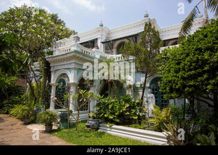 Le style de l'ère coloniale Britannique mansion au Presart garden museum à Bangkok, Thaïlande. Banque D'Images