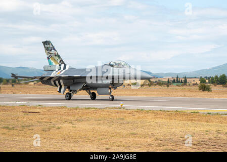 Athènes, Grèce, le 21 septembre 2019 : la force aérienne belge F-16 avion de combat démo atterrit sur l'aéroport militaire channel au cours de la semaine 201 Vol d'Athènes Banque D'Images