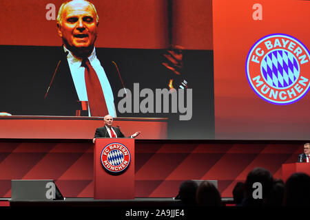 Munich, Allemagne. 16 Nov, 2019. Munich, Allemagne. 15 Nov, 2019. Uli Hoeness (Honess, Président d'honneur FC Bayern Munich) sur le podium le lutrin.Uebersicht, assemblée générale annuelle 2019 du FC Bayern Munich ve sur 15.11.2019. Olympiahalle Muenchen | utilisée dans le monde entier : dpa Crédit/Alamy Live News Banque D'Images