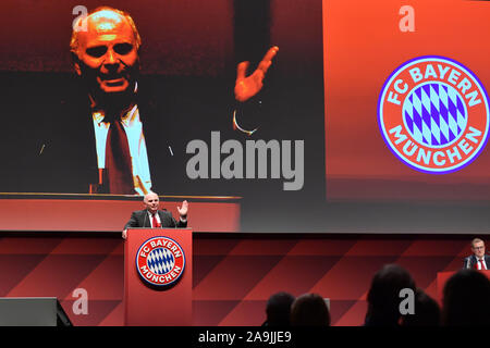 Munich, Allemagne. 16 Nov, 2019. Munich, Allemagne. 15 Nov, 2019. Uli Hoeness (Honess, Président d'honneur FC Bayern Munich) sur le podium le lutrin.Uebersicht, assemblée générale annuelle 2019 du FC Bayern Munich ve sur 15.11.2019. Olympiahalle Muenchen | utilisée dans le monde entier : dpa Crédit/Alamy Live News Banque D'Images
