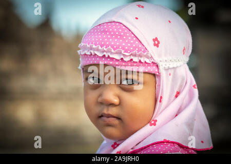 Portrait de jeune fille musulmane de Java, Java, Indonésie Banque D'Images