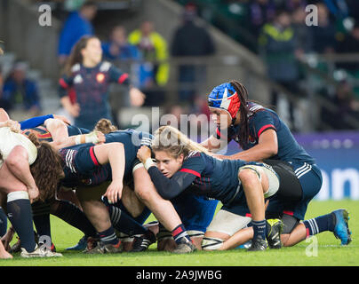 London, Royaume-Uni. La France n° 8, Safi N'DIAYE, dans la mêlée, au cours de la féministe.RBS Six Nations : l'Angleterre contre la France Les femmes Les femmes. au stade de RFU, Twickenham, l'Angleterre, samedi 04/02/2017 [crédit obligatoire ; Peter Spurrier/Intersport-images] Banque D'Images