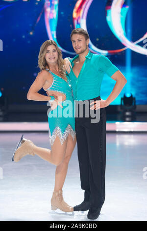 Nadine KLEIN, Bachelorette, avec sa danse-pate Niko ULANOVSKY, patineur, présentation des candidats de la SAT.1-TV-show danse sur glace, à partir du 15 novembre 2019 tous les vendredis à 20h15 vivre à SAT.1, 13.11.2019 Dans Koeln / Allemagne | Conditions dans le monde entier Banque D'Images