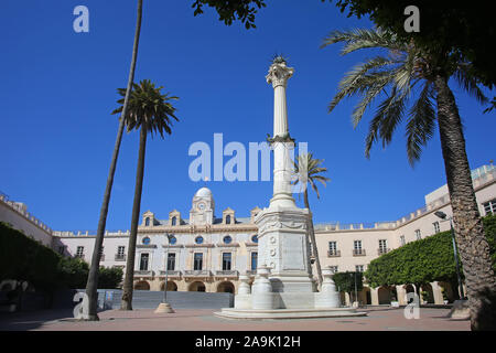 Belle Place de la Constitution, qui est au centre de la ville d'Almeria, Espagne. Banque D'Images